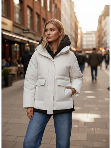 Белая демисезонная куртка с накладными карманами OffCold фото 13